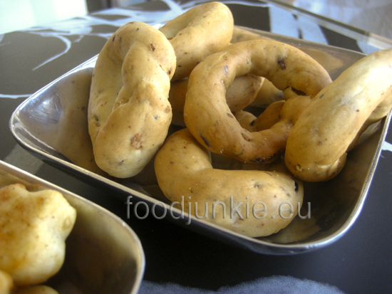 black pepper olive oil and almond rings