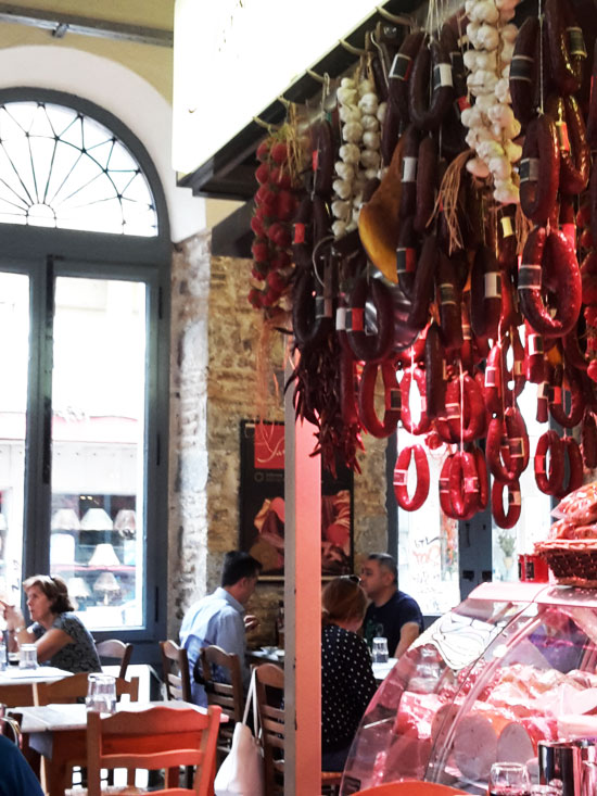 karamanlisika-interior